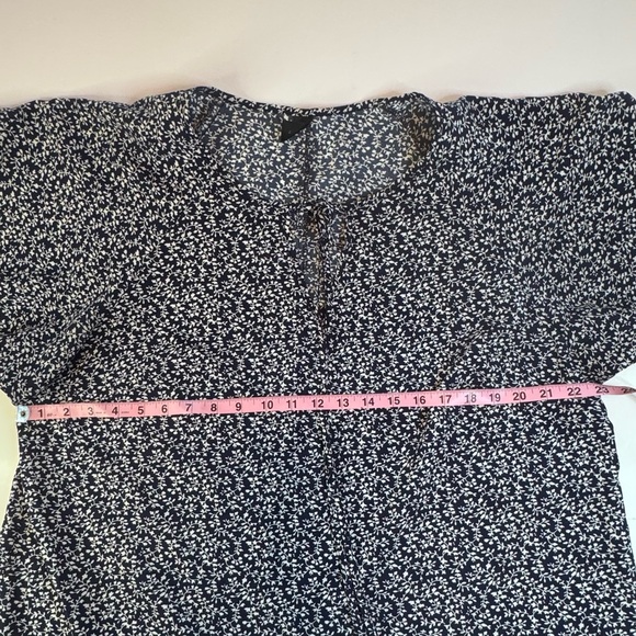 Emery Rose Navy Floral Print Blouse – Size 2XL - Picture 6 of 11